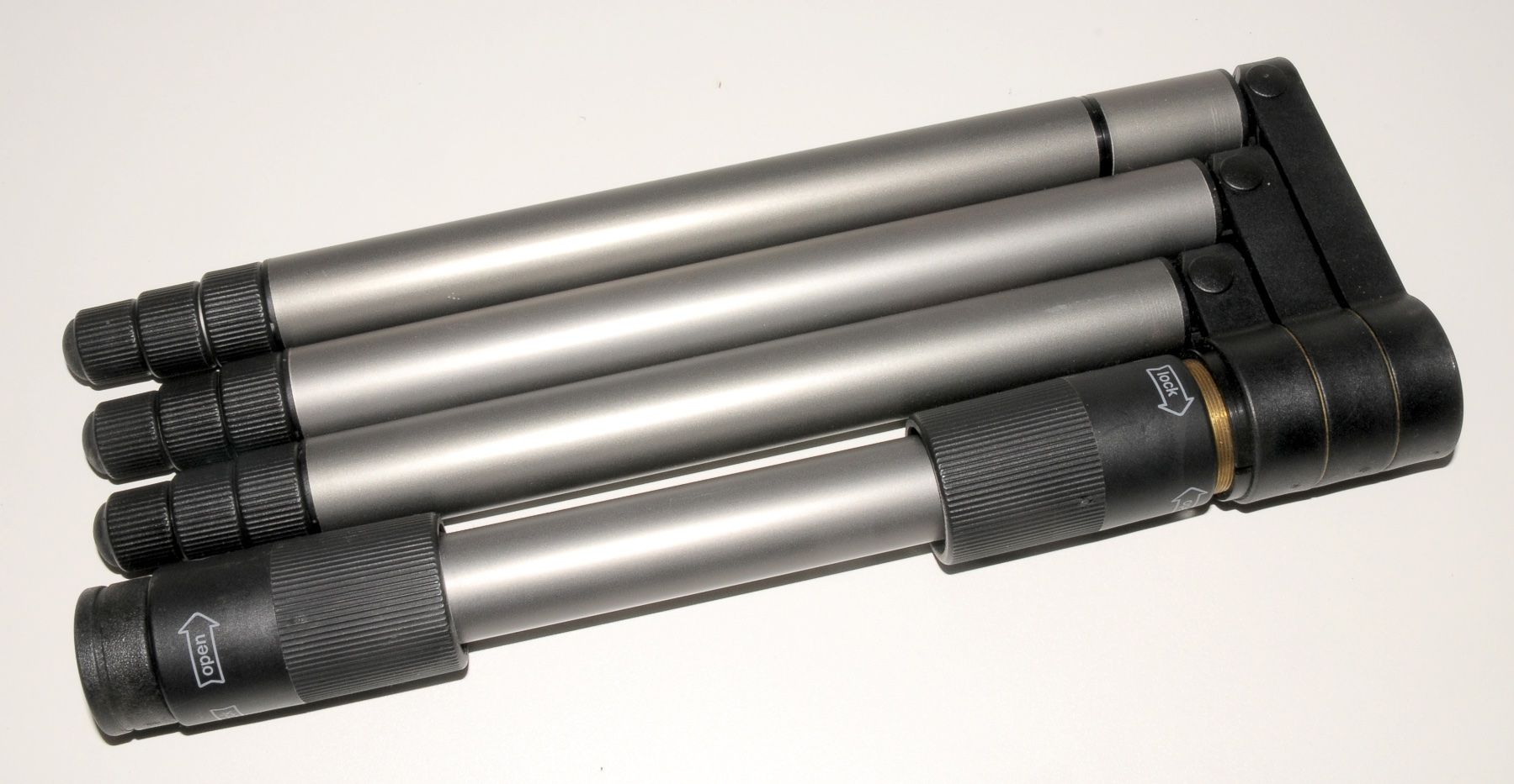Stative & Köpfe: Cullmann Magic 2 Stativ 2329/9 – Gebraucht aus Bern von Olynon