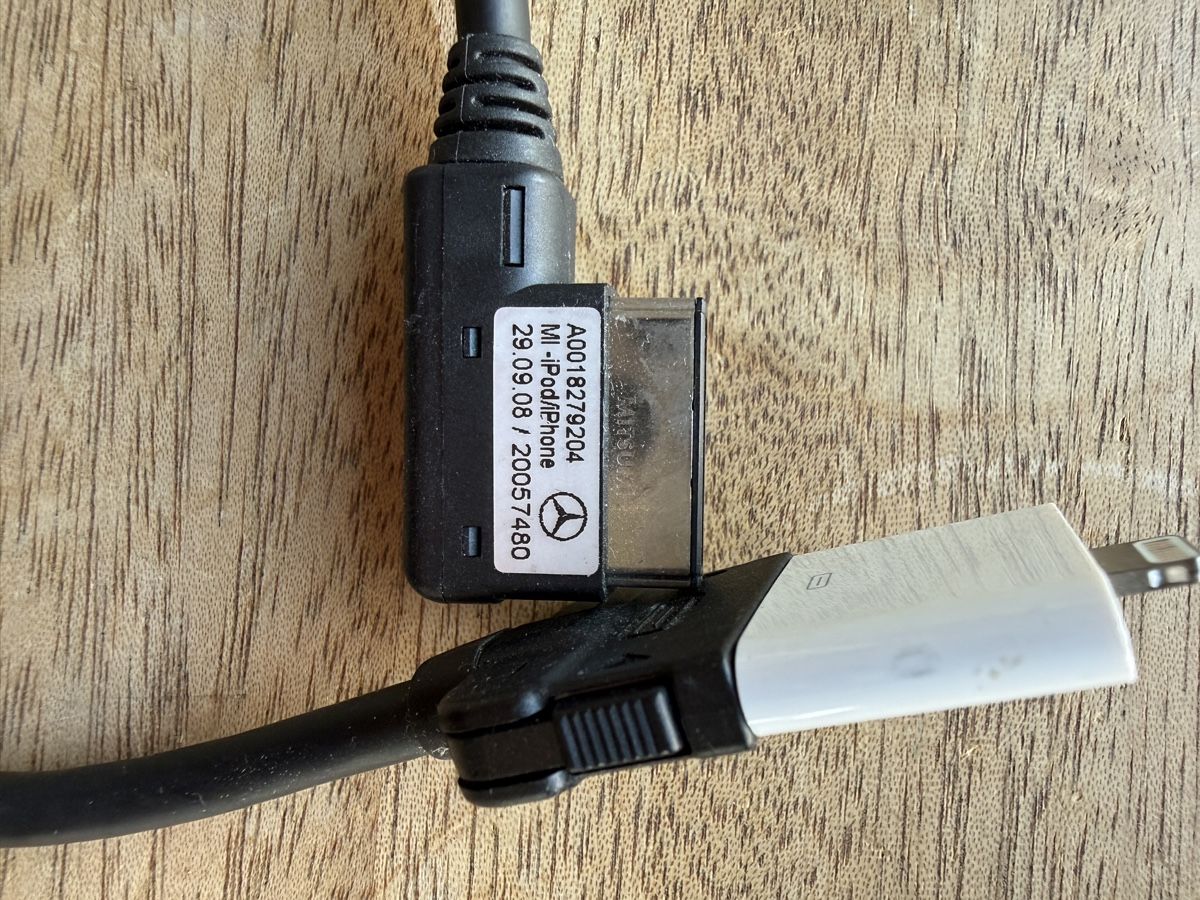Mercedes-Benz Unità & Adattatore: Mercedes Adapter IPhone IPod – Usato da Zürich venduto da sh1000 1