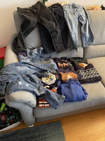 Kleiderpaket für den Übergang Grösse 98