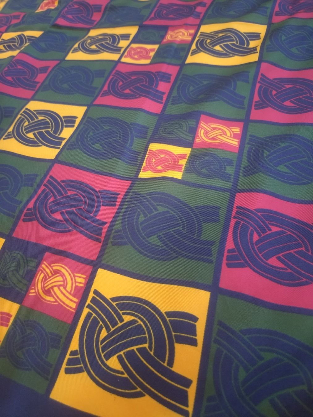 Foulard & Sciarpe: Foulard HANSKE magasinet  – Usato da Farvagny-le-Grand venduto da LaCaverne 1