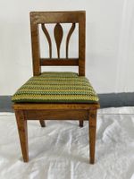 Antiker Kinderstuhl mit gepolstertem Sitz Vintage