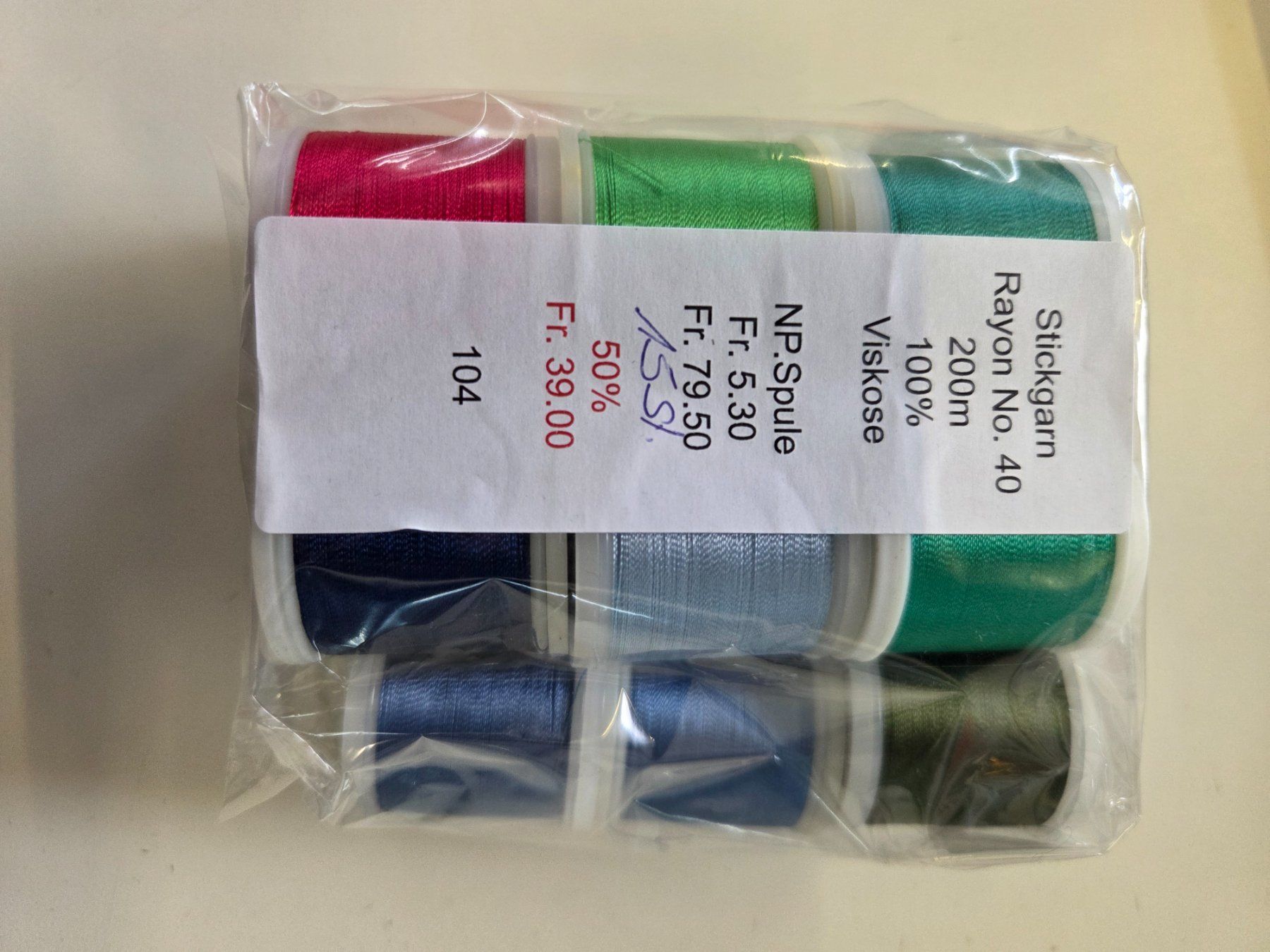 Cordelettes & Fils: Stickgarn Rayon No.40  oder Nähfaden – Neuf (Voir description) à Affoltern am Albis par Hanigufo 1