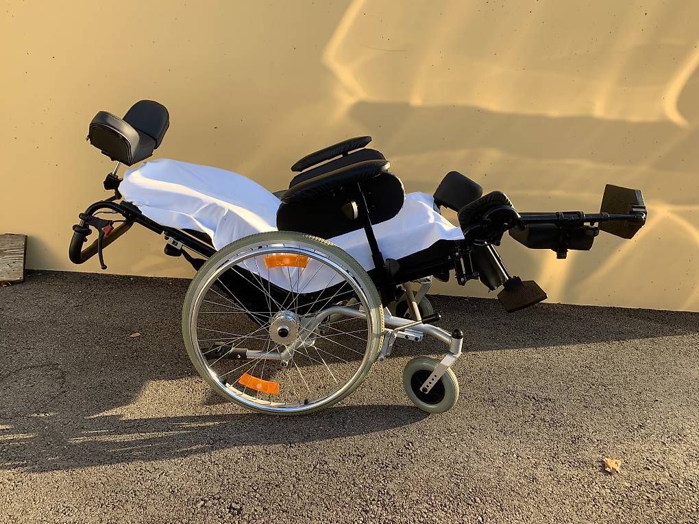 Sedie: Poltrona basculante a rotelle – Usato da Dino venduto da sta_9d26 1