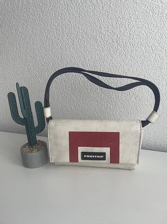 Borse da donna: Freitag Schultertasche Laura – Usato da Bern venduto da Pippilotta62