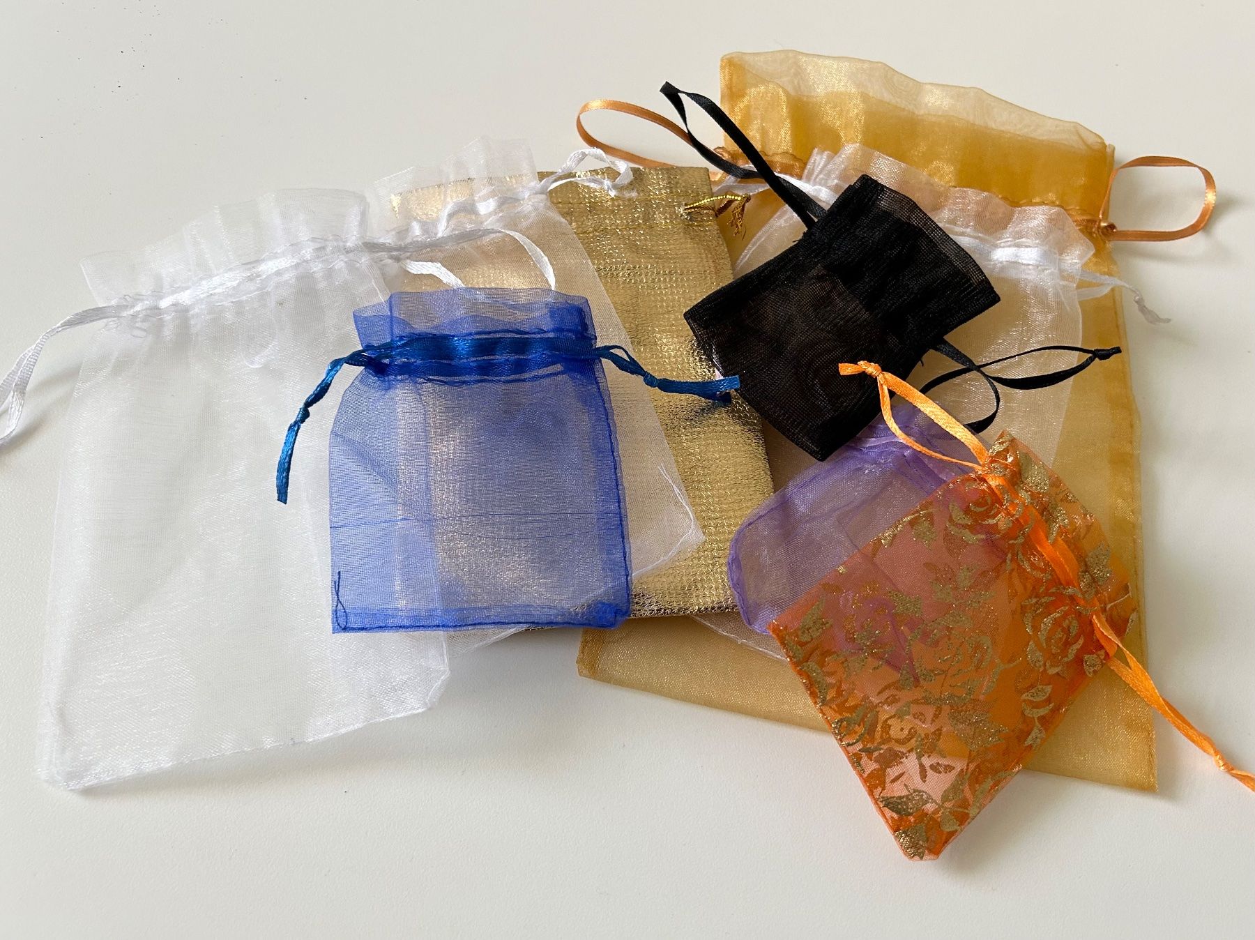 Tessuti: 9 Geschenkssäckchen, Organza Beutel – Usato da Gunten venduto da starfish3 3