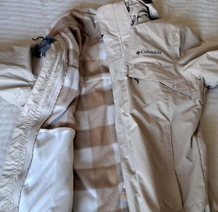 Columbia winter coat, size M, beige color, like new!