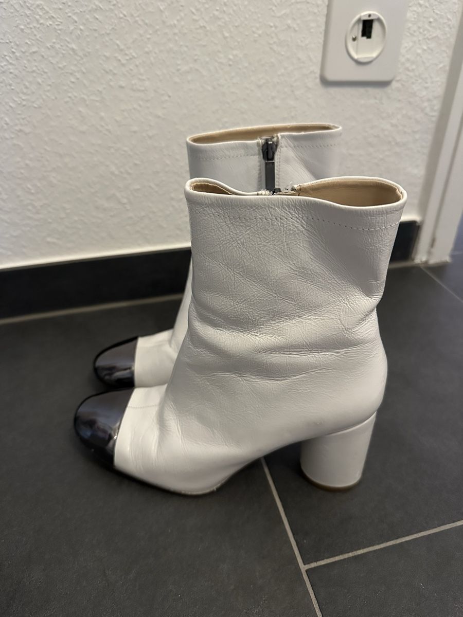 Scarpe da donna: Weisse Stiefeletten mit Metallic-Spitze – Usato da Basel venduto da jane_2h95