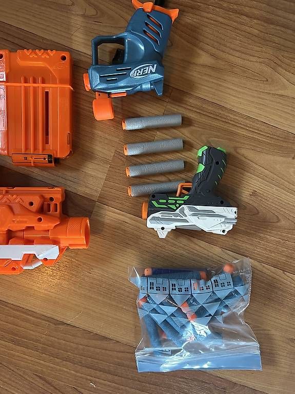 Jouets: Set de pistolets Nerf  – D'occasion à Lavigny par bassposaune78 2