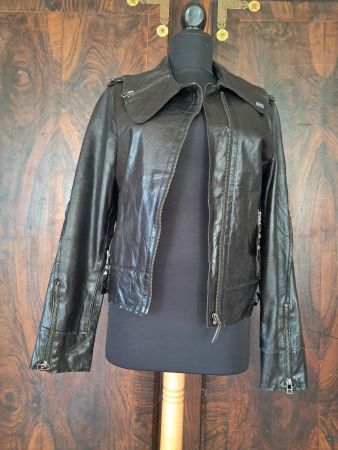 Freaky Nation . Echtlederjacke . S . sehr cool .