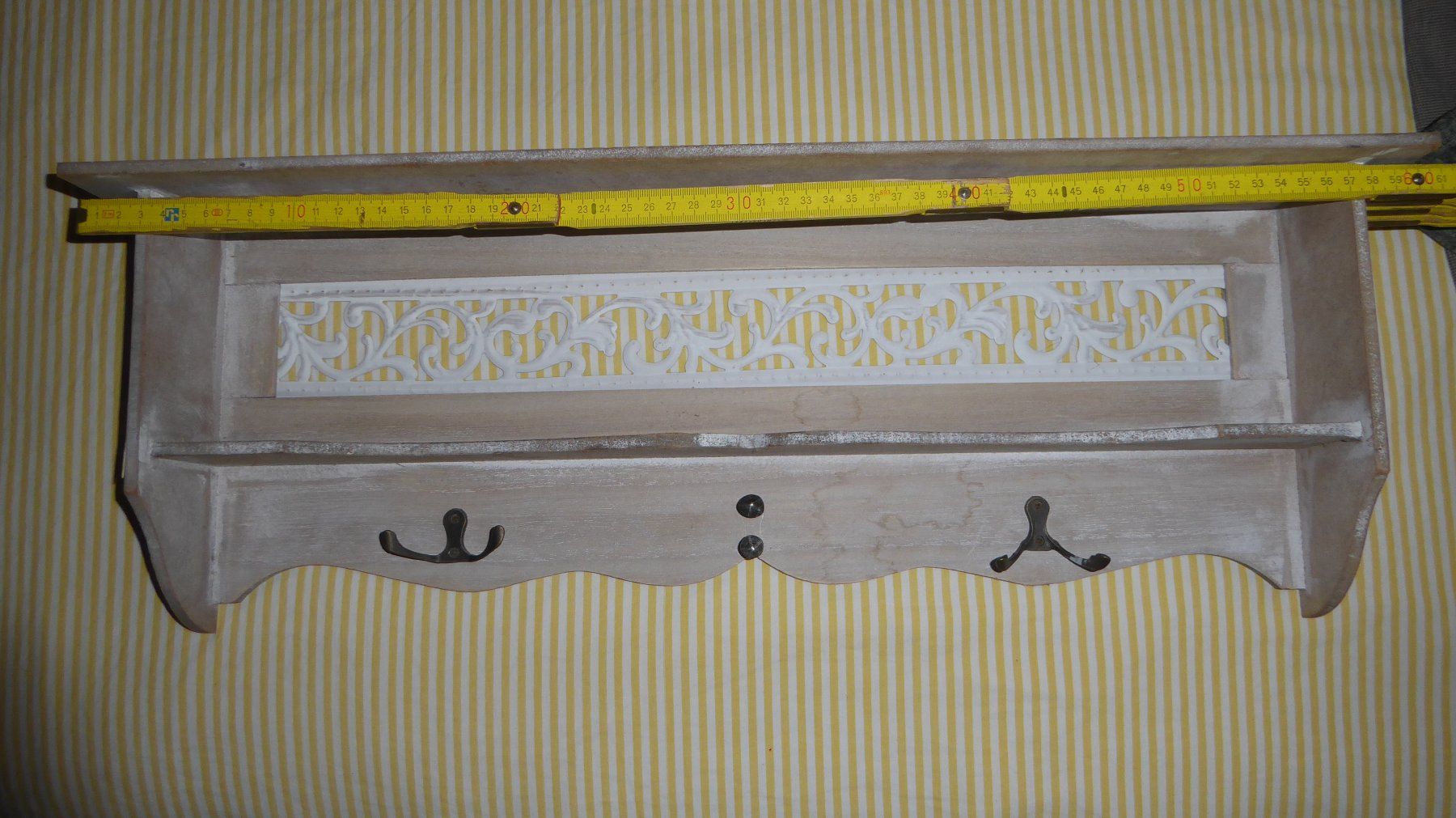 Garderobe: Herzige Vintage Garderobe – Gebraucht aus Sargans von Benziner 1