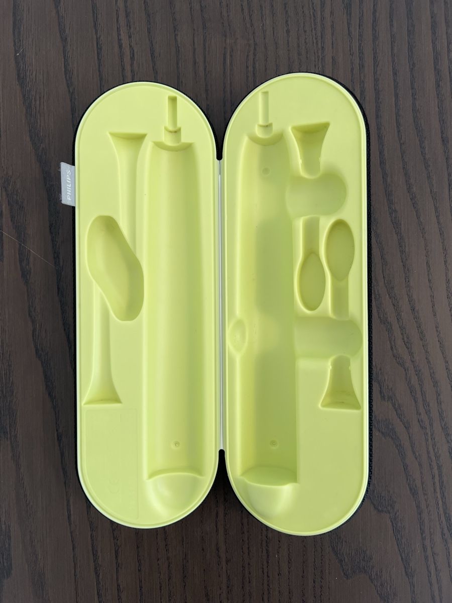 Philips Caricabatterie: Philips Sonicare Reiseladeetui CP0470 – Usato da Zürich venduto da RayJW1337