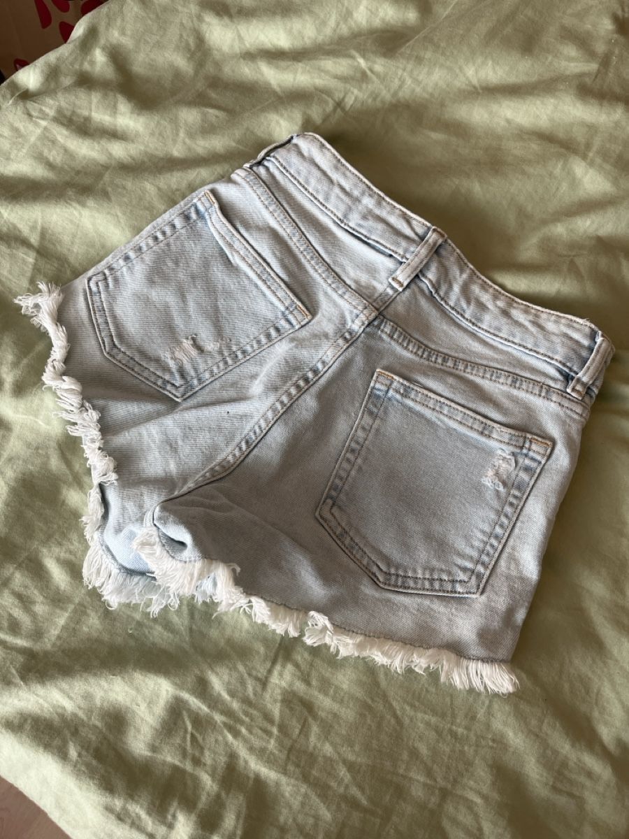 Jeans: Sommer Jeans Shorts mit Fransen, hellblau, Gr. 34 – Usato da Zürich venduto da msxtnt 2