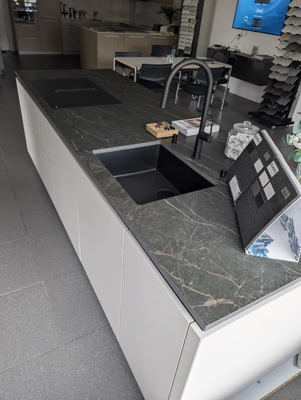Cucine complete: Ausstellungsküche  – Nuovo (secondo la descrizione) da Oetwil am See venduto da kueche8618 4
