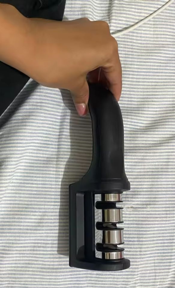 Tutti gli attrezzi: Aiguiseur de couteaux manuel à 3 étapes – Usato da Saignelégier venduto da onekeystore
