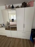 Kleiderschrank in Weiß-Grau – sehr guter Zustand
