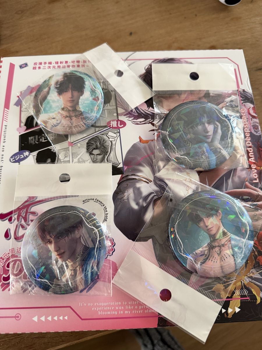 Placchette & Badge: Love and Deepspace Buttons - Neu! Rafayel – Nuovo (secondo la descrizione) da Benglen venduto da Evoli_Chan