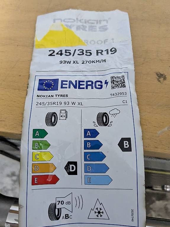 Pneus & Kompletträder: 2x 245/35 R19 93W Nokian Snowproof 1 NEU – Gebraucht aus Zeiningen von Simons_car-service
