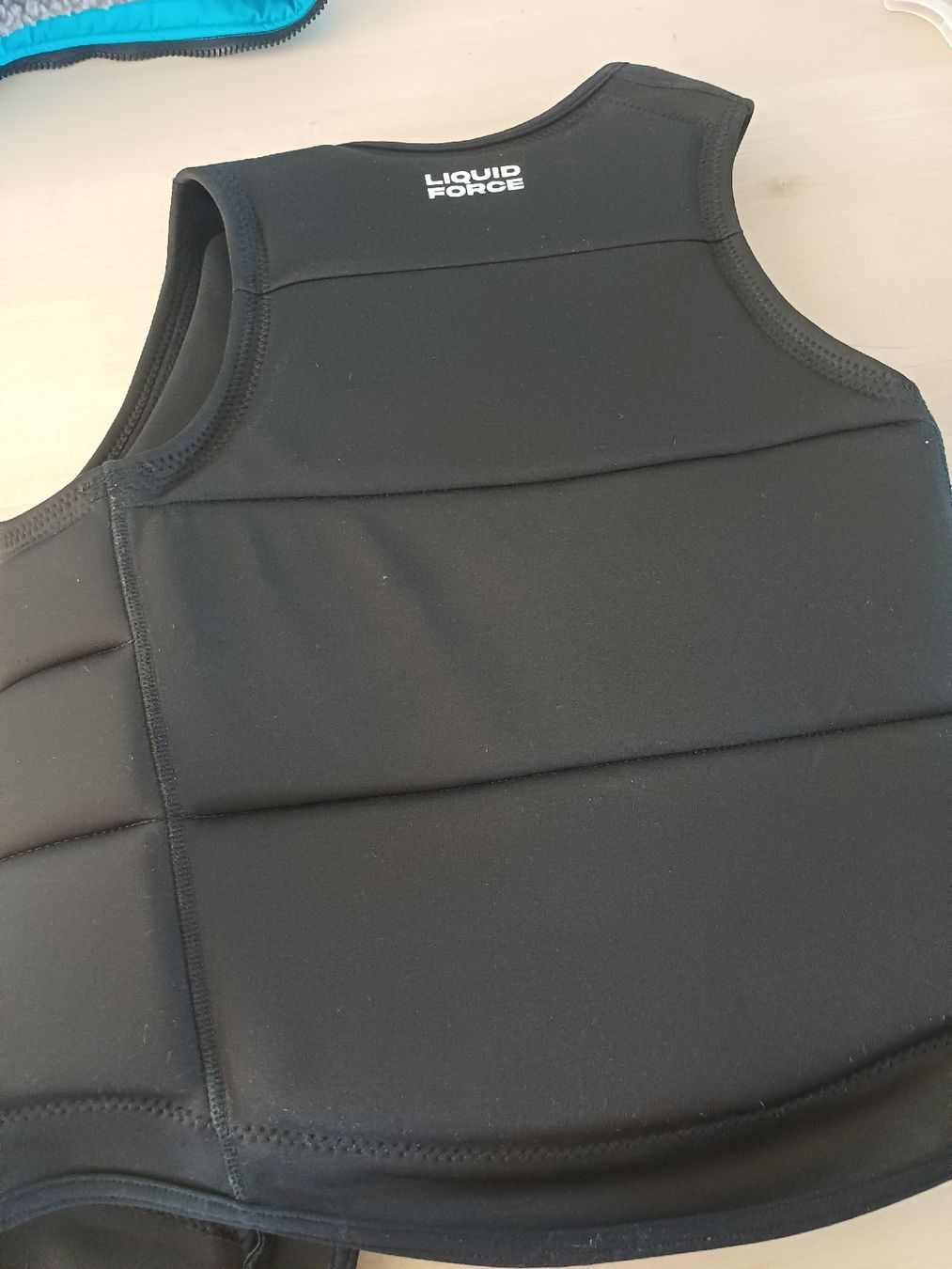 Gilets de sauvetage: Prallschutzweste Liquid Force – Neuf (Voir description) à frauenfeld par _Plies_ 1