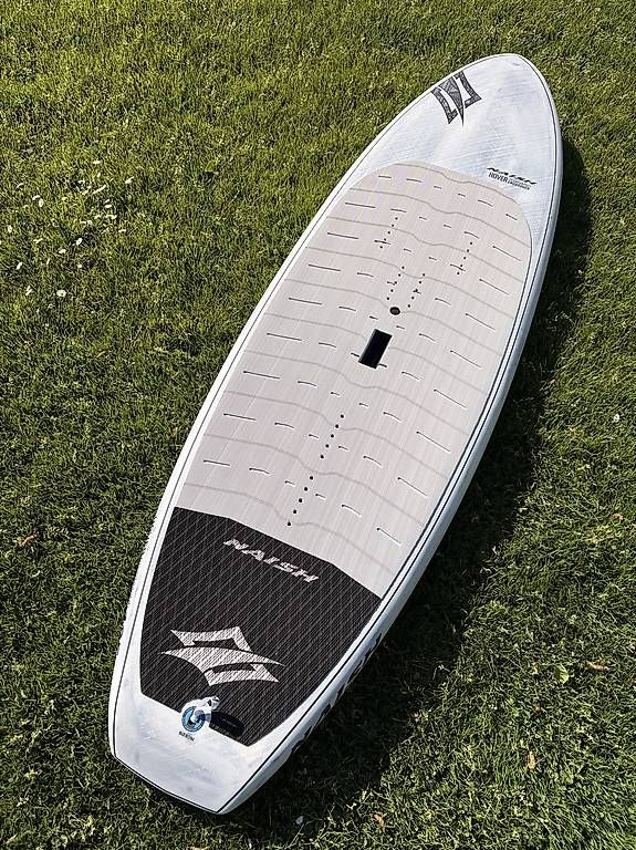 Naish Tavole da surf e di nuoto: Naish Hover Downwind Crossover 6'8", 105L – Usato da Richterswil venduto da Traemlis