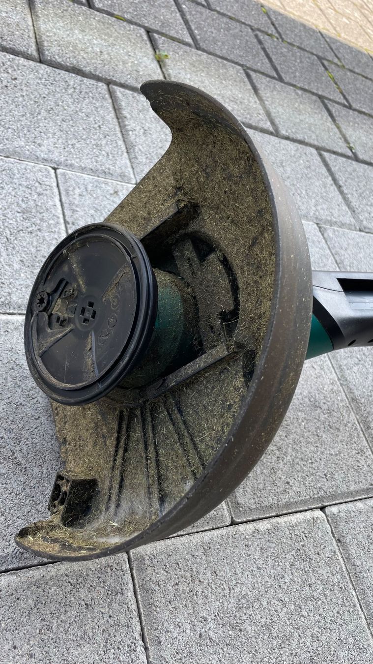 Bosch Tagliaerba: BOSCH Rasentrimmer with 3 new blade – Usato da Murg venduto da may_d9bw 5