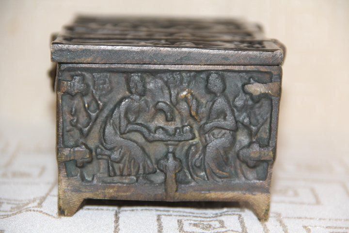 Truhen: Grande   antique  coffret en bronze . – Gebraucht aus Praz (Vully) von pikuluka1 6