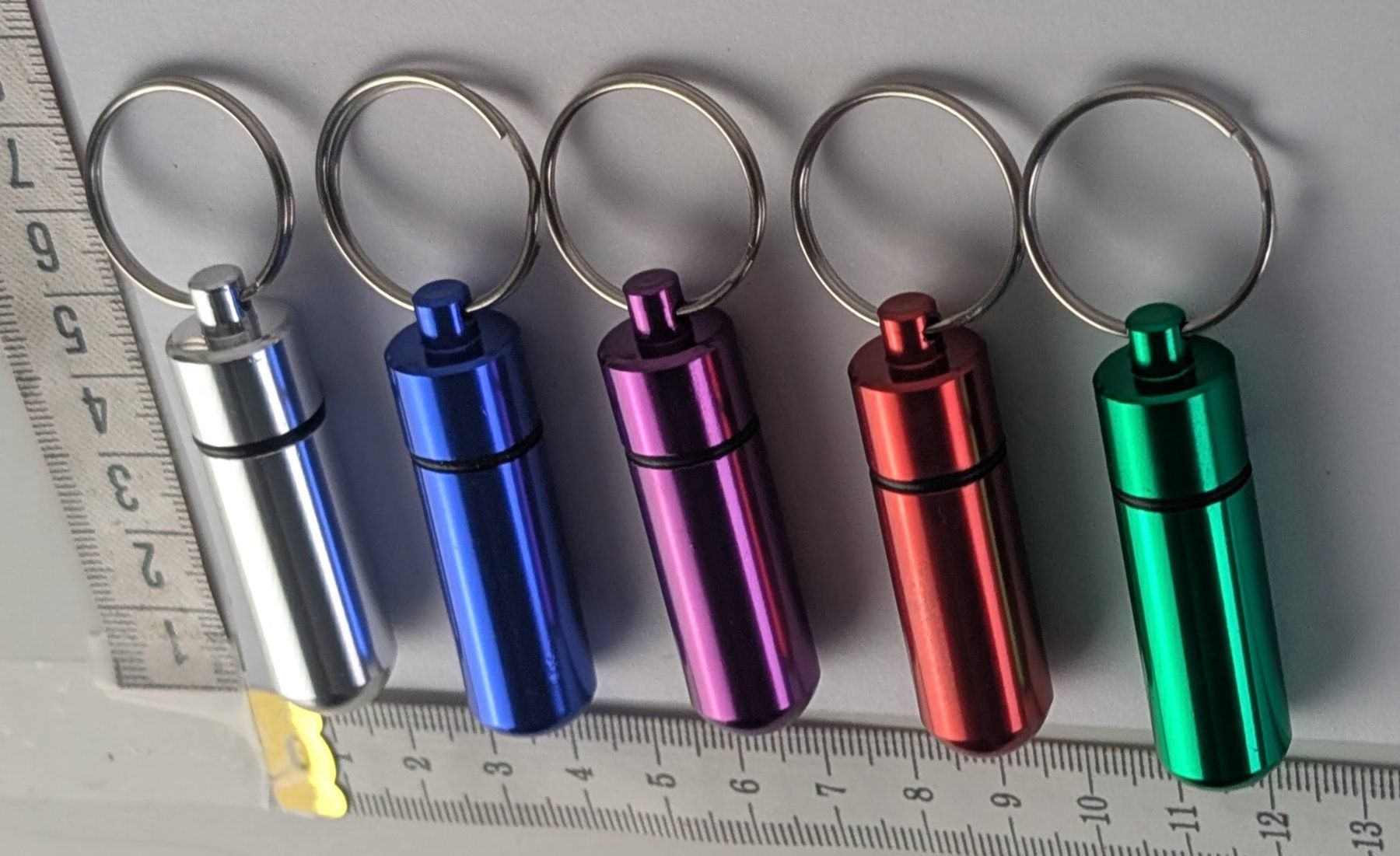 Portachiavi: 1x Mini Schlüsselbund-Pillenbox, NEU – Nuovo (secondo la descrizione) da Zürich venduto da 1.Simon 5