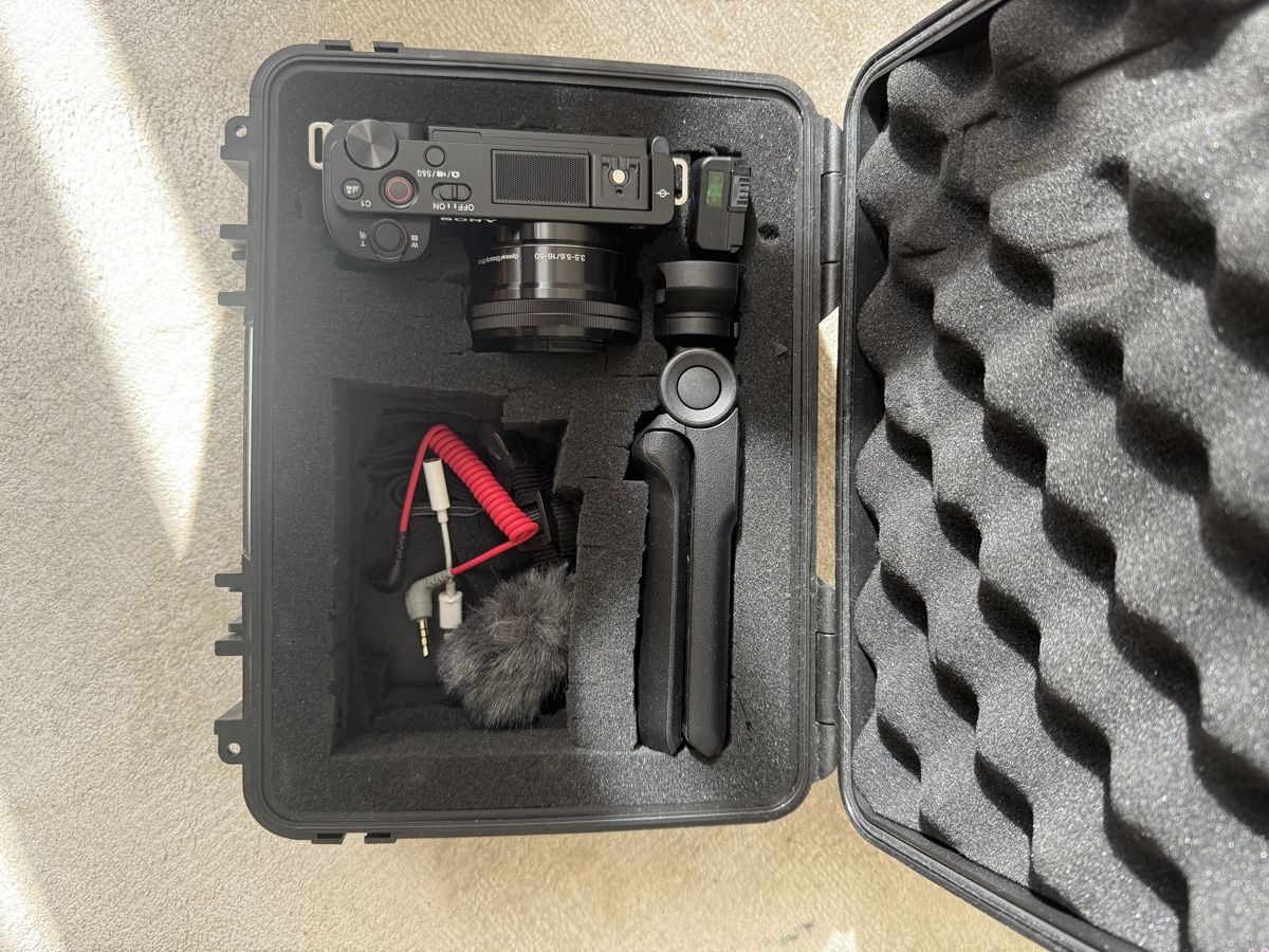 Sony Videocamere: Sony ZV-E10 4K Vlogging Set – Usato da Bern venduto da Laufsport3000