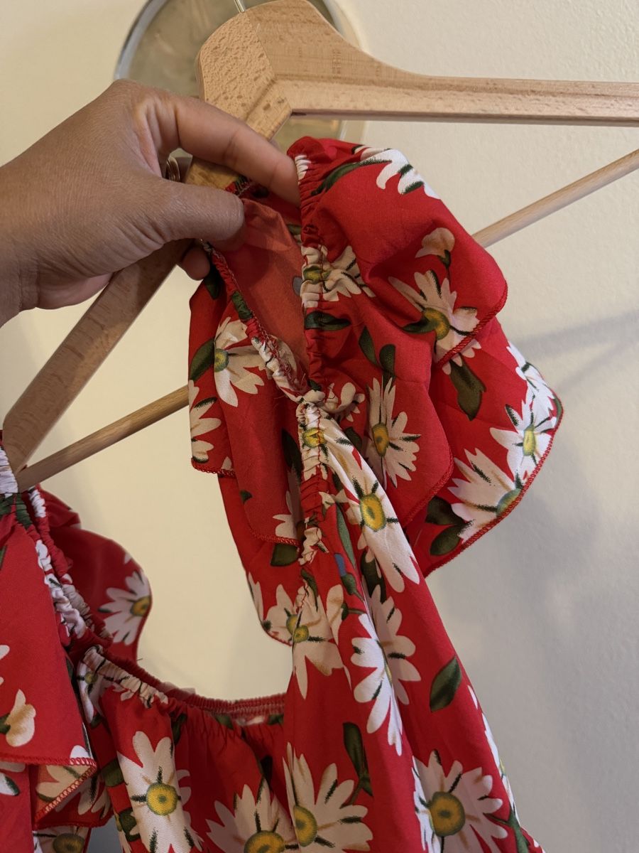 Camicette: Neues rotes Sommerbluse mit Blumenmuster, Grösse S/M – Nuovo (secondo la descrizione) da Oberengstringen venduto da SaraHoney19 2
