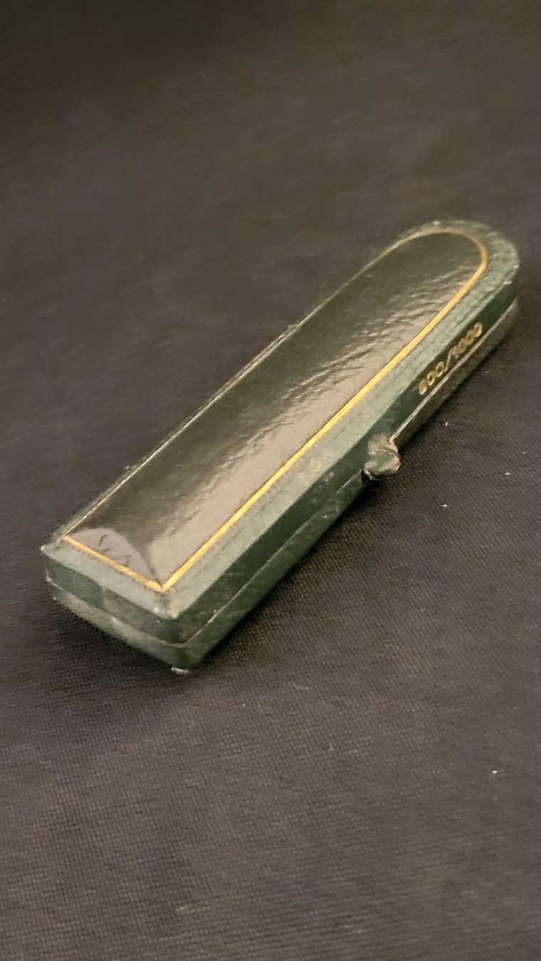 Statuette: Zigaretten-Spitze im Etui – Usato da Basel venduto da spinne02 2