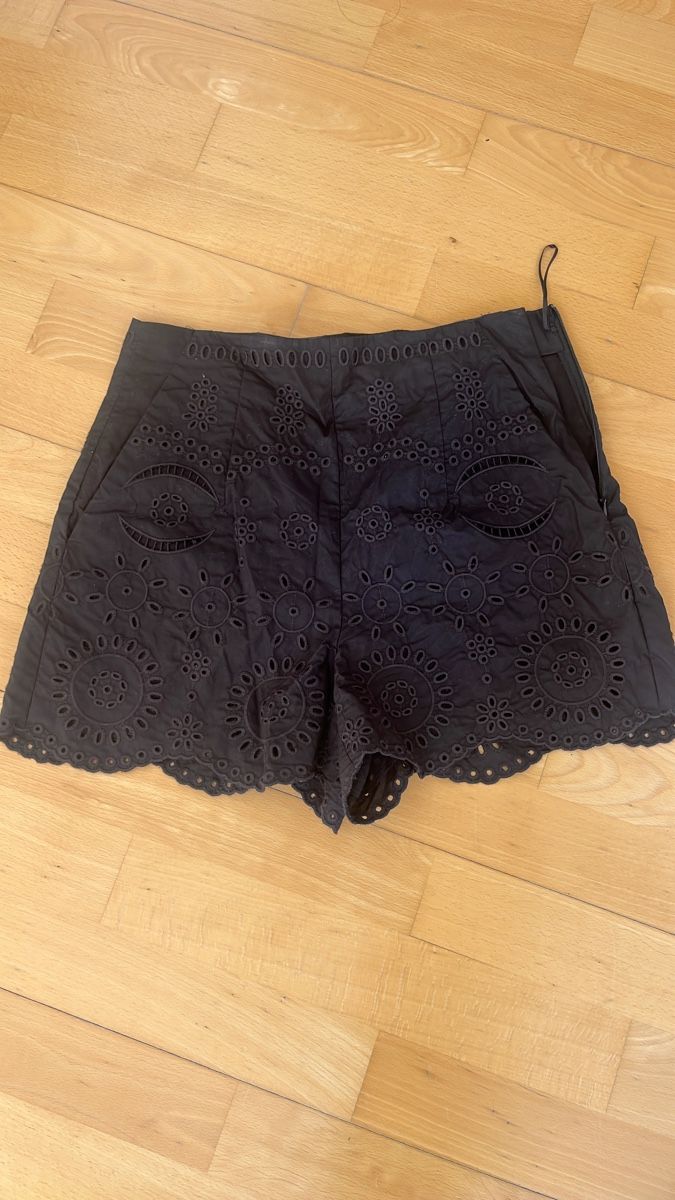 Zara Pantaloni: Sommer Shorts, schwarz, Grösse S mit Spitze, Top Zustand – Usato da Kilchberg ZH venduto da asrael02