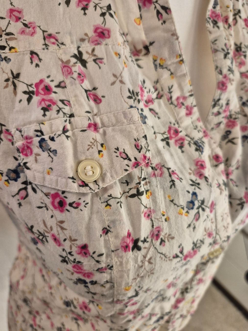 Blusen: Sommerbluse mit Blumenmuster, 100% Baumwolle, Grösse S – Gebraucht aus La Neuveville von Vestiaire_2011 1