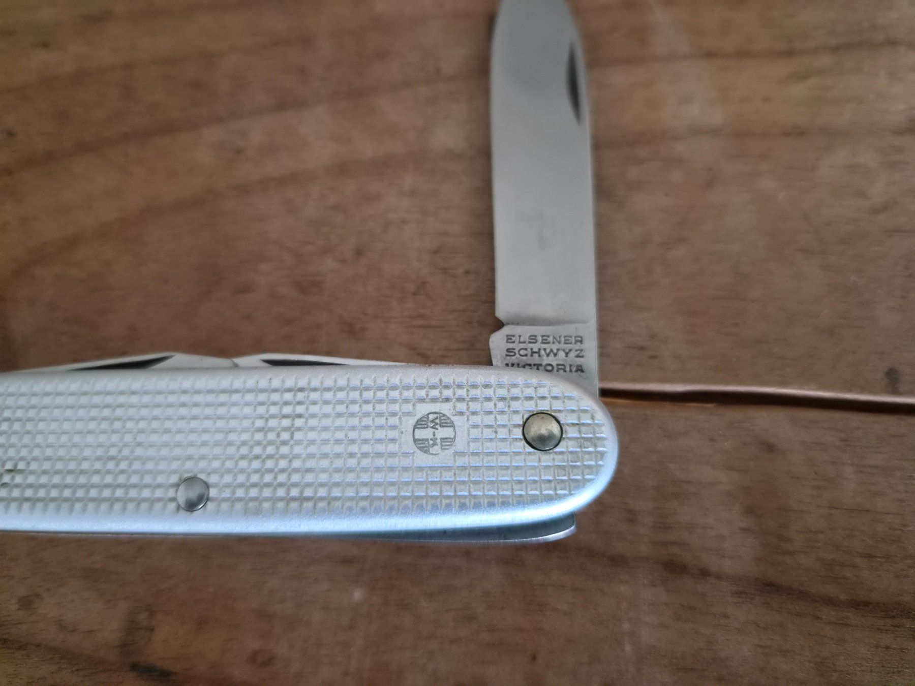 Coltelli tascabile: Militärmesser - Elsener – Usato da Laupen BE venduto da R11rs 2