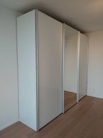 Kleiderschrank weiss mit Schiebetüren und Spiegel