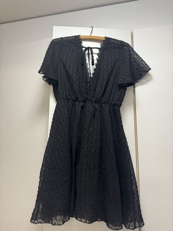 Sommerliches, leichtes, schwarzes Kleid