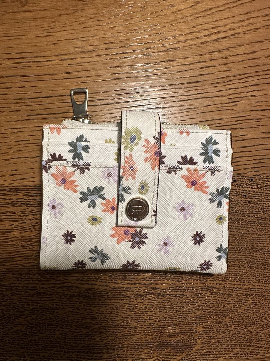 Brieftaschen: Floral White Cardholder Wallet - Spring Summer Style! – Gebraucht aus Zürich von car_68nt