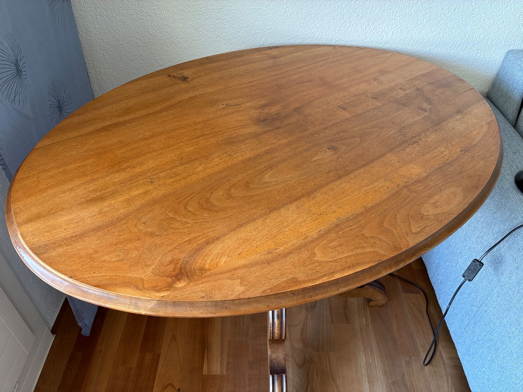 Tavoli: Antiker Holztisch, oval – Usato da Wädenswil venduto da gab_xrs9 1