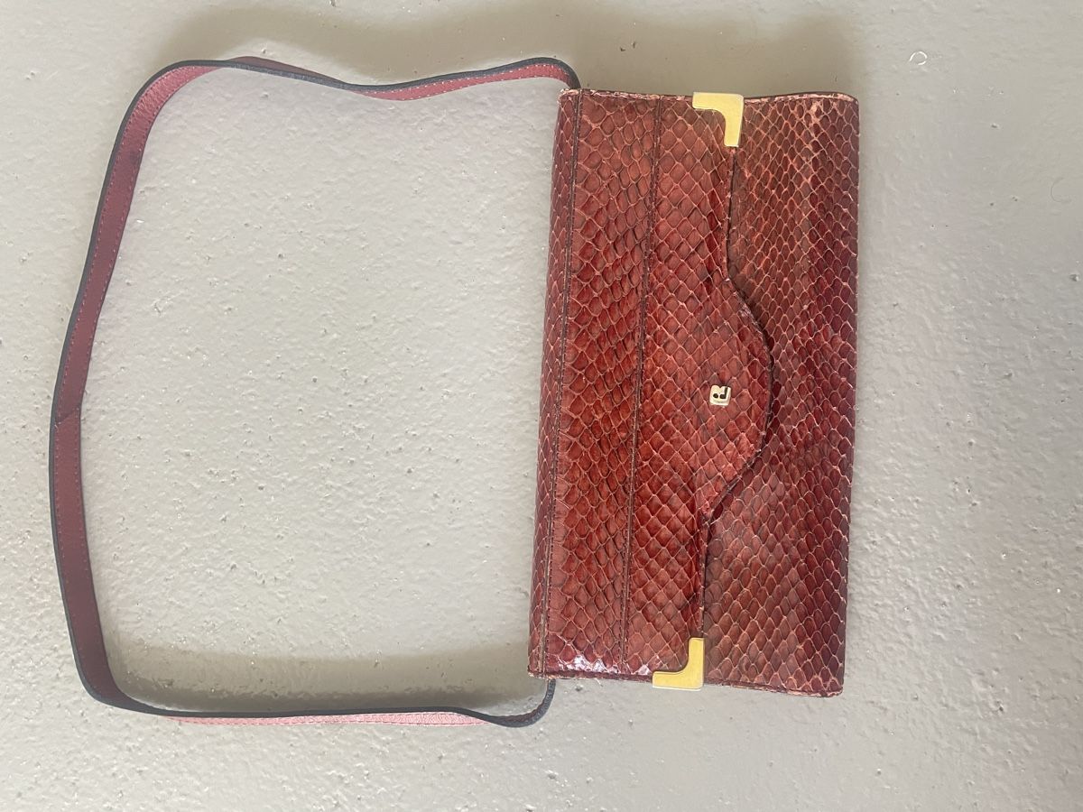 Borse da donna: Handtasche Leder Schlangenoptik rot gebraucht – Usato da Windisch venduto da LizaSimpson