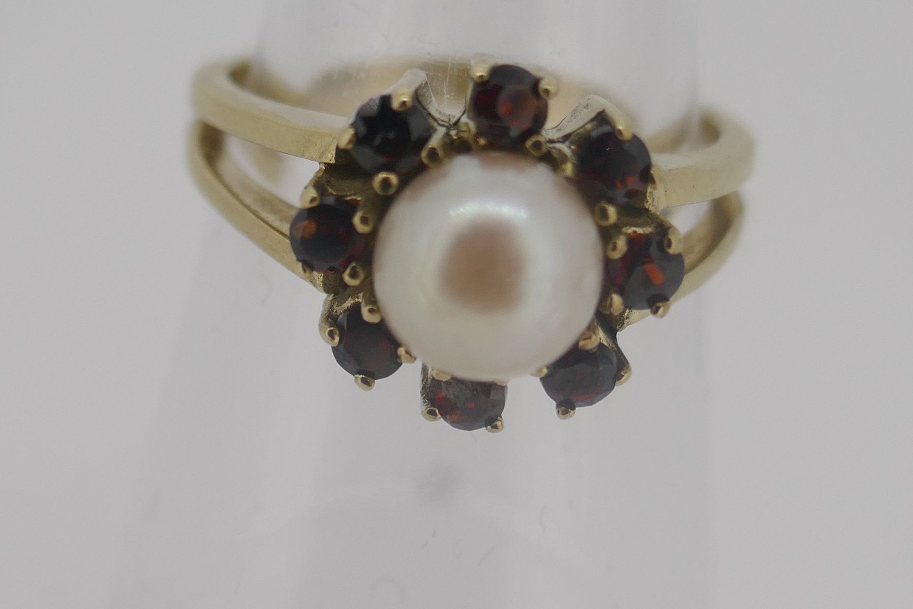 Ringe: Schöner Perlen Ring mit Rubine Ringgr. 56 8 Karat – Gebraucht aus Schaffhausen von swisswatches-andmore