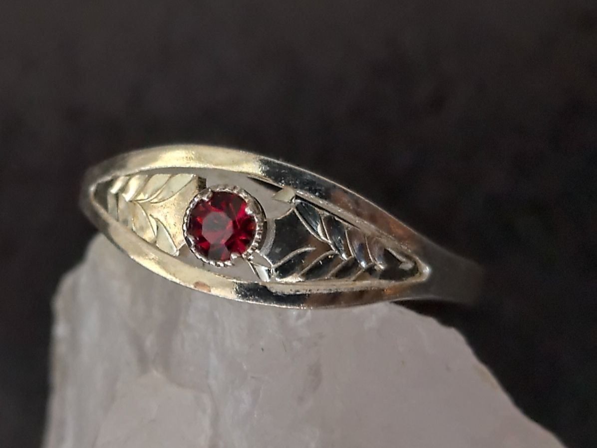Bagues: Ring Silber mit rotem Stein – D'occasion à Istighofen par Ringparadies