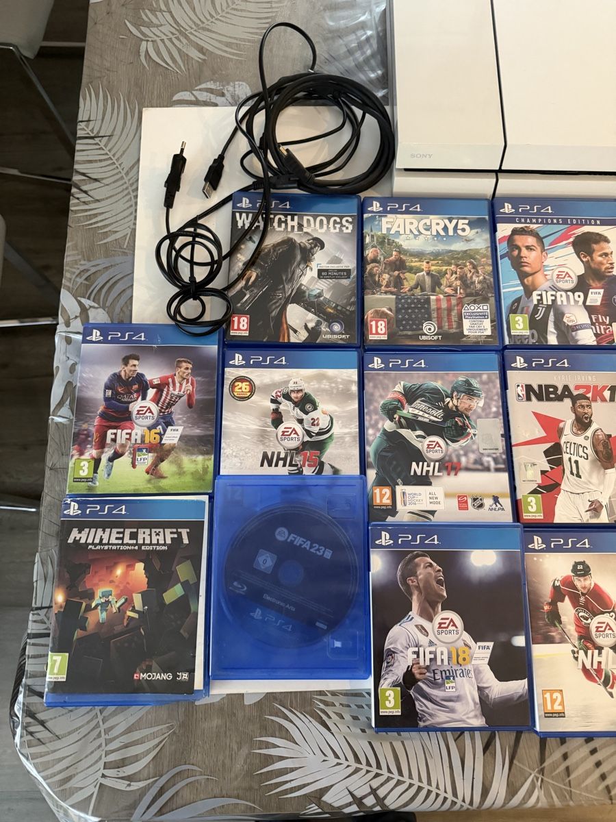 Sony Console: PlayStation 4 White + Manette + 17 Jeux – Usato da Genève venduto da sho_67qj 1