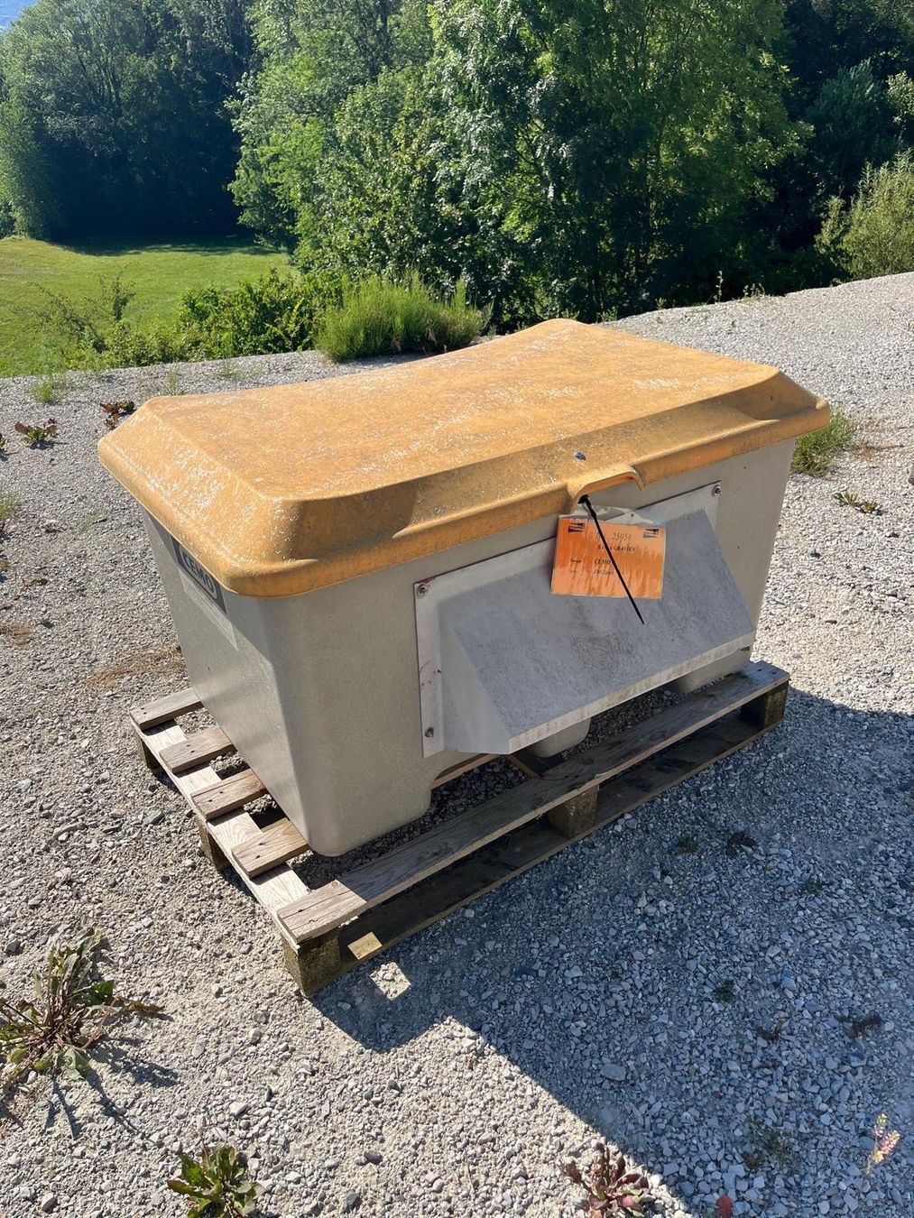 Toutes les machines: Bac à gravier 400 litres CEMO – D'occasion à Les Thioleyres par Samitrac