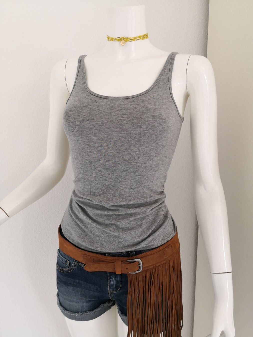 Mango Top: 🤩MANGO BASIC STRETCH TRÄGER TOP GRAU NEU & CHANEL P. – Nuovo (secondo la descrizione) da Olten venduto da Naja-Twins-Twins 3