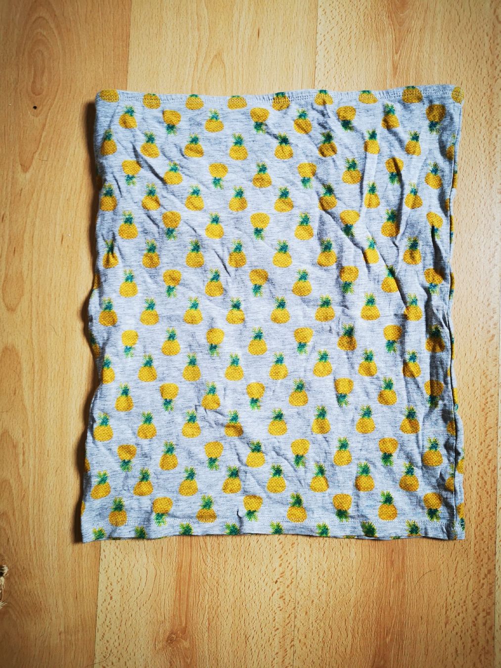 Top: Sommertop - Grau mit Ananas Muster Gr. M – Usato da Balsthal venduto da Leila_Luna 1