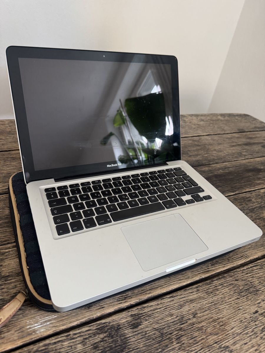 Apple Notebook: Apple MacBook Pro13 late 2011 – Usato da Zürich venduto da Lilaine05