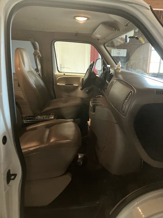 Dodge RAM 3500 Van 5