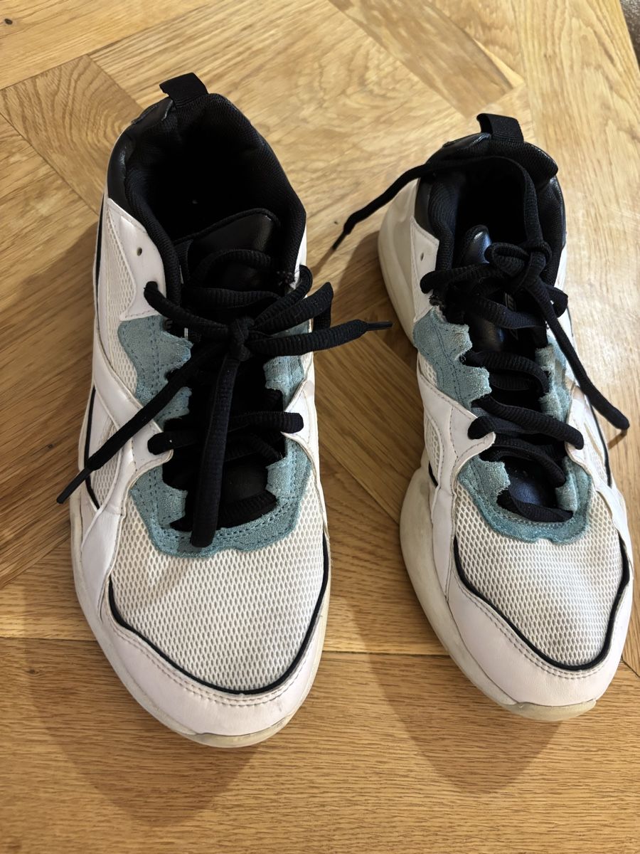 Puma Scarpe da donna: Puma, baskets blanches et noires, taille 40, bon état – Usato da GENÈVE venduto da Gaasss