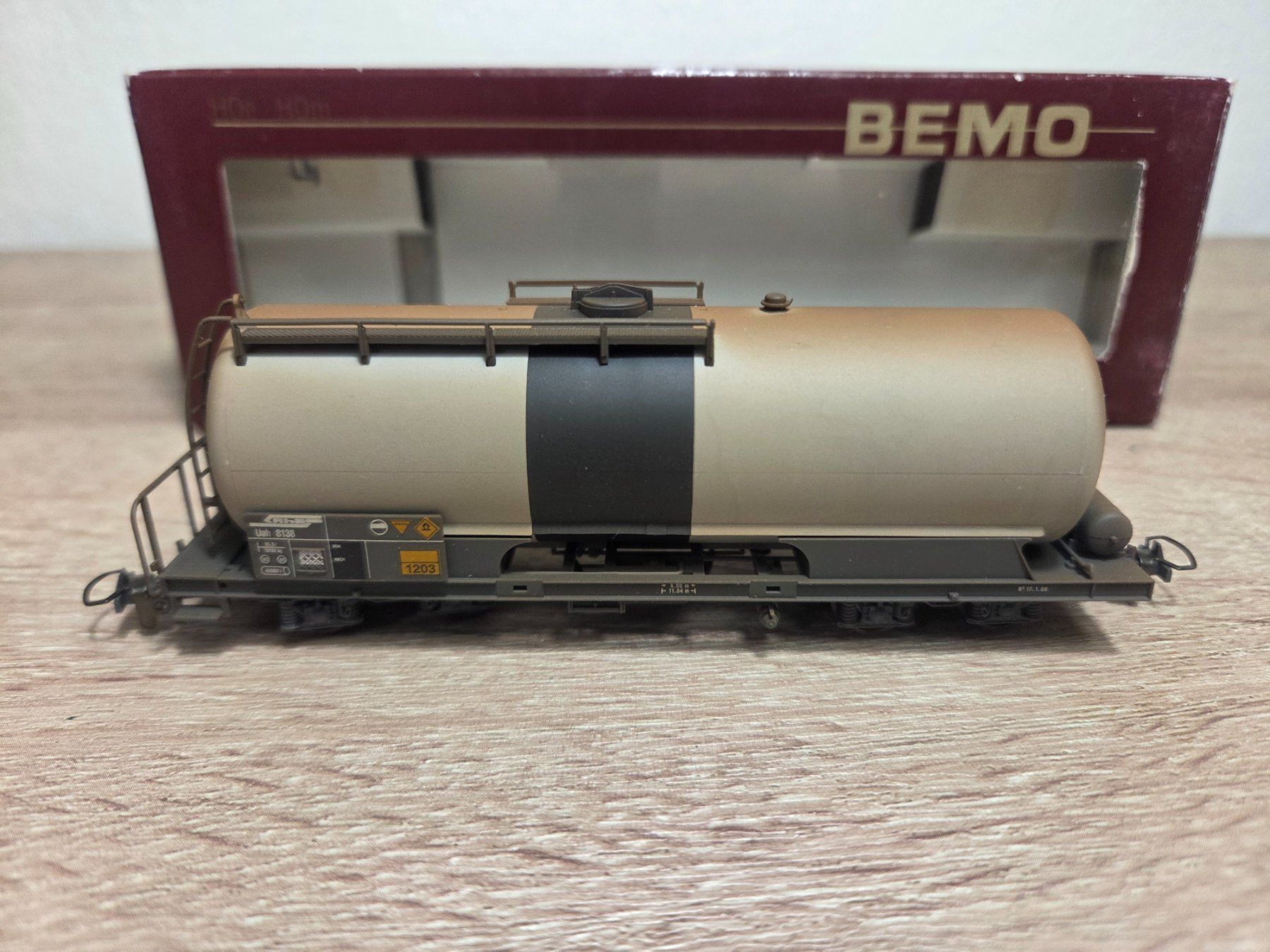 Bemo Modellini di ferrovie: Bemo 2285 129 Kesselwagen RhB H0m – Usato da St-Aubin-Sauges venduto da Lo_Go