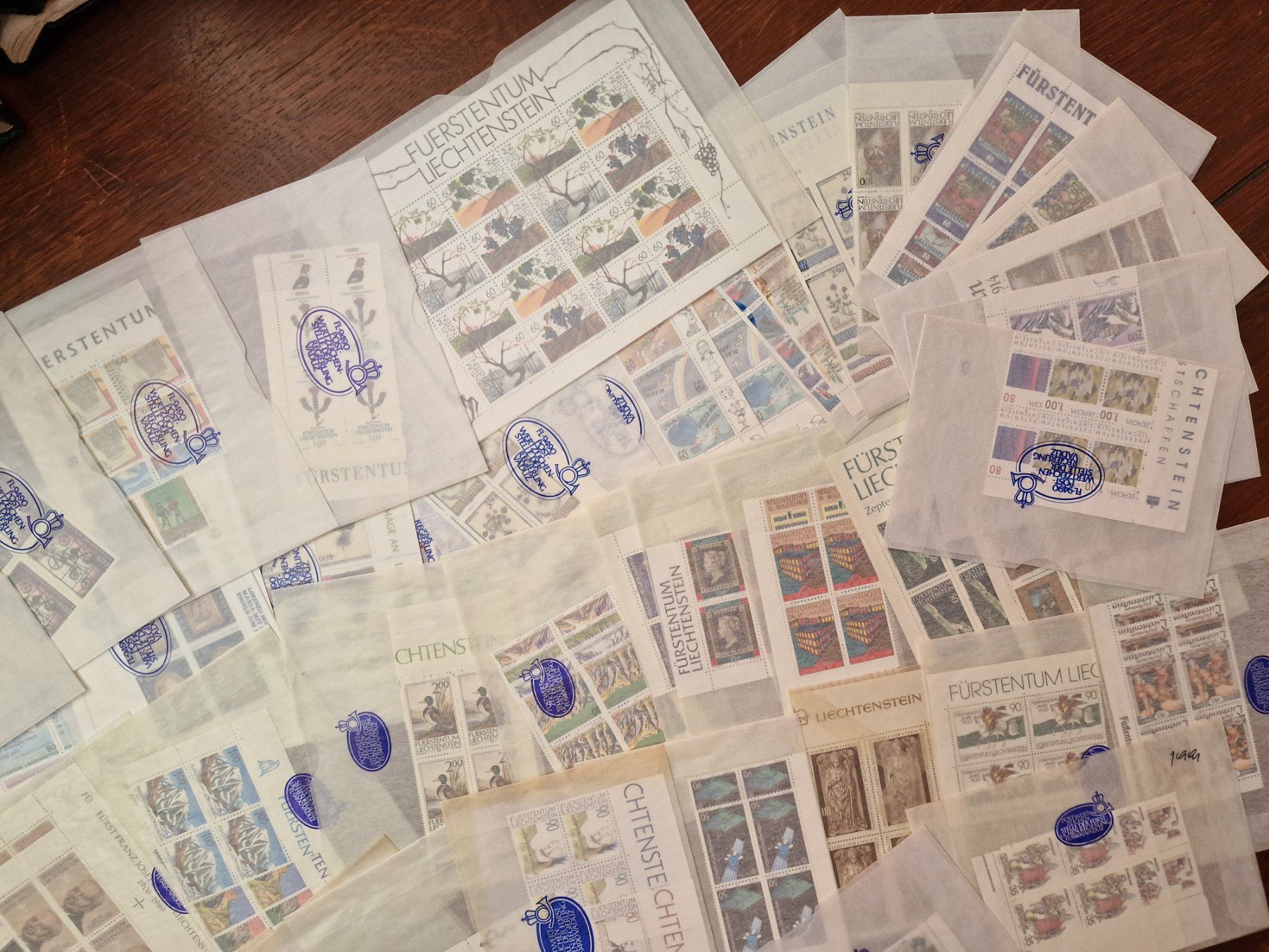 Tutti i francobolli: FL 1990-98 NEU **4-er Blocks mit Tabs & Einzel aus ABO – Nuovo e nell'imballaggio originale da Aesch LU venduto da briefmarken.uray 5