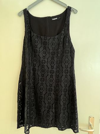 Schickes Desigual Kleid, Grösse L, Schwarz, Sommerlich!