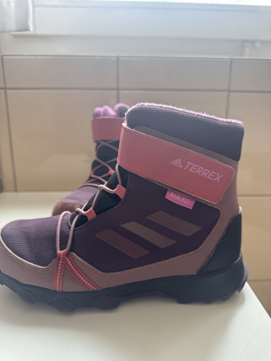 Adidas Schuhe für Mädchen: Adidas Winter Stiefel – Gebraucht aus St.Gallen von tij_hm7n